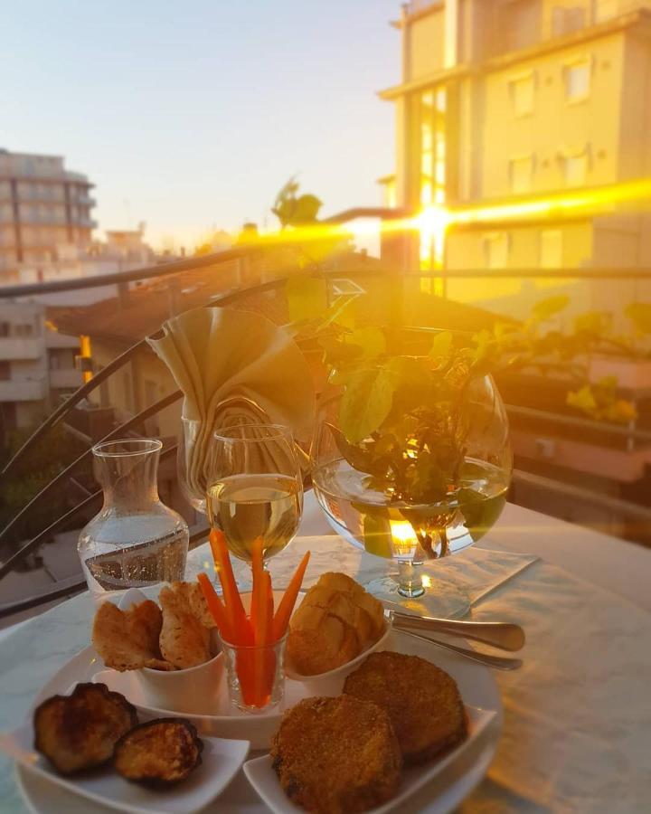Hotel Romantica Rimini Esterno foto
