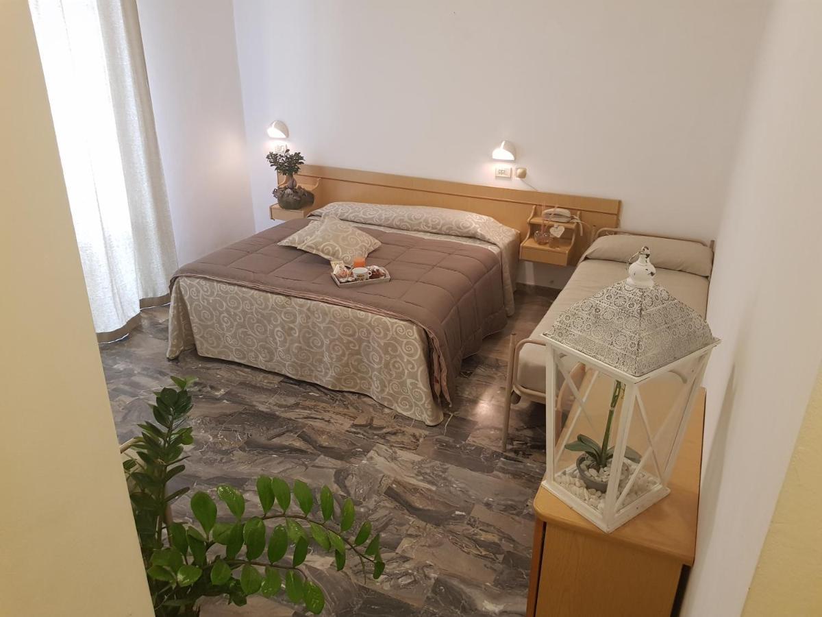 Hotel Romantica Rimini Esterno foto