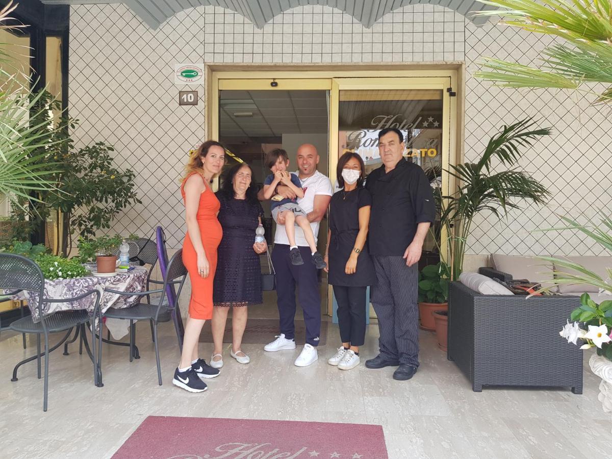 Hotel Romantica Rimini Esterno foto