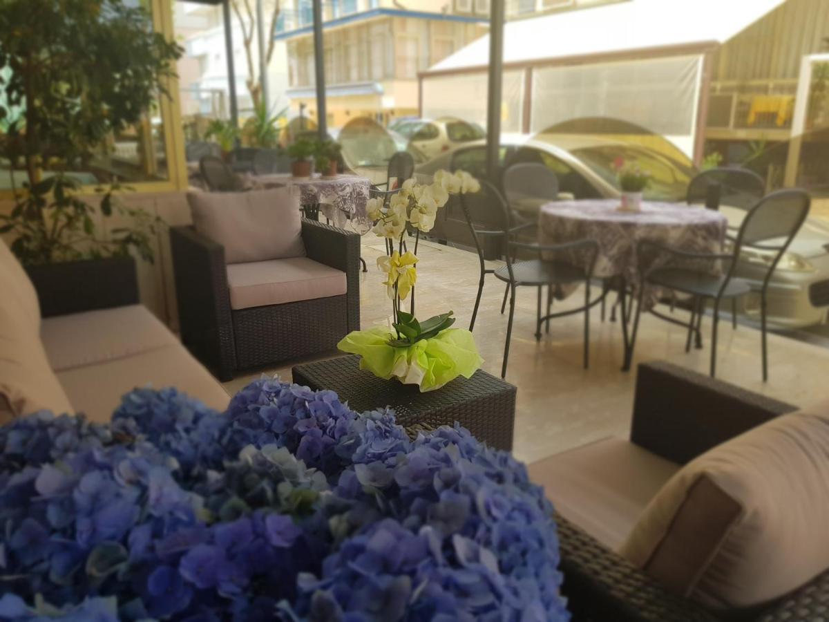 Hotel Romantica Rimini Esterno foto