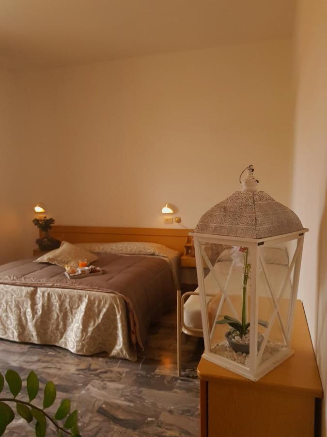Hotel Romantica Rimini Esterno foto