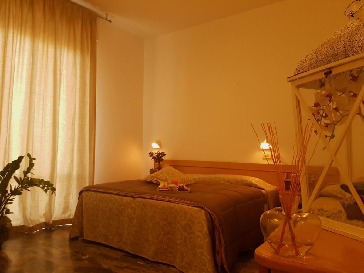 Hotel Romantica Rimini Esterno foto