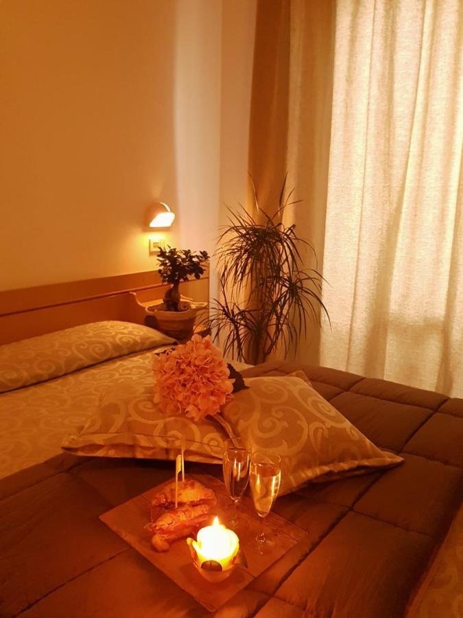 Hotel Romantica Rimini Esterno foto