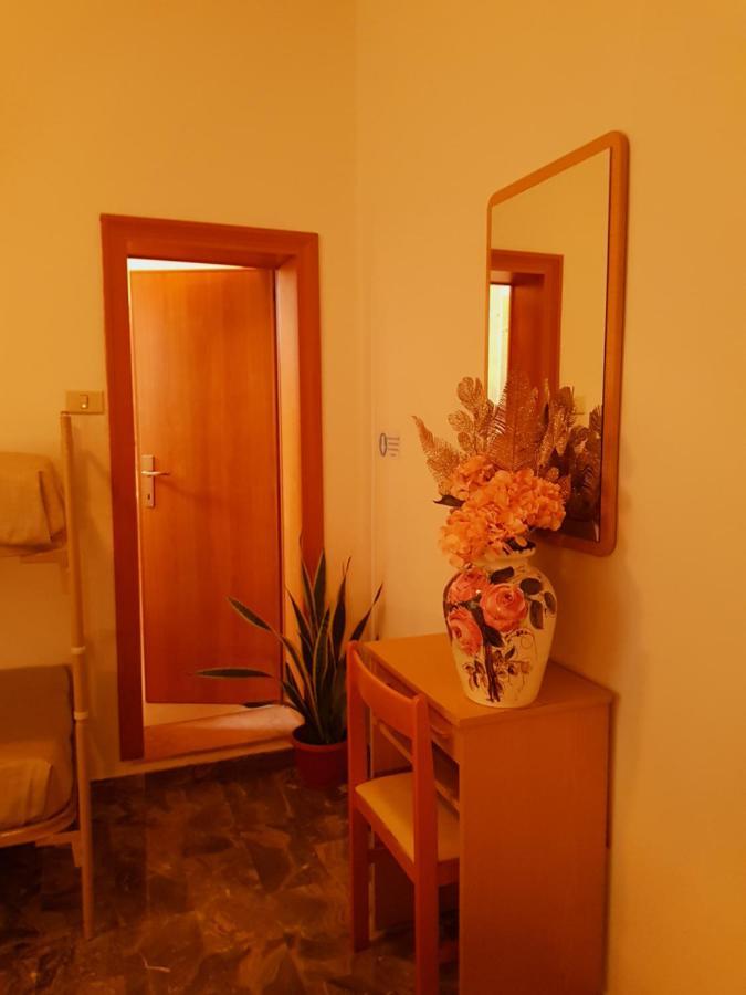 Hotel Romantica Rimini Esterno foto