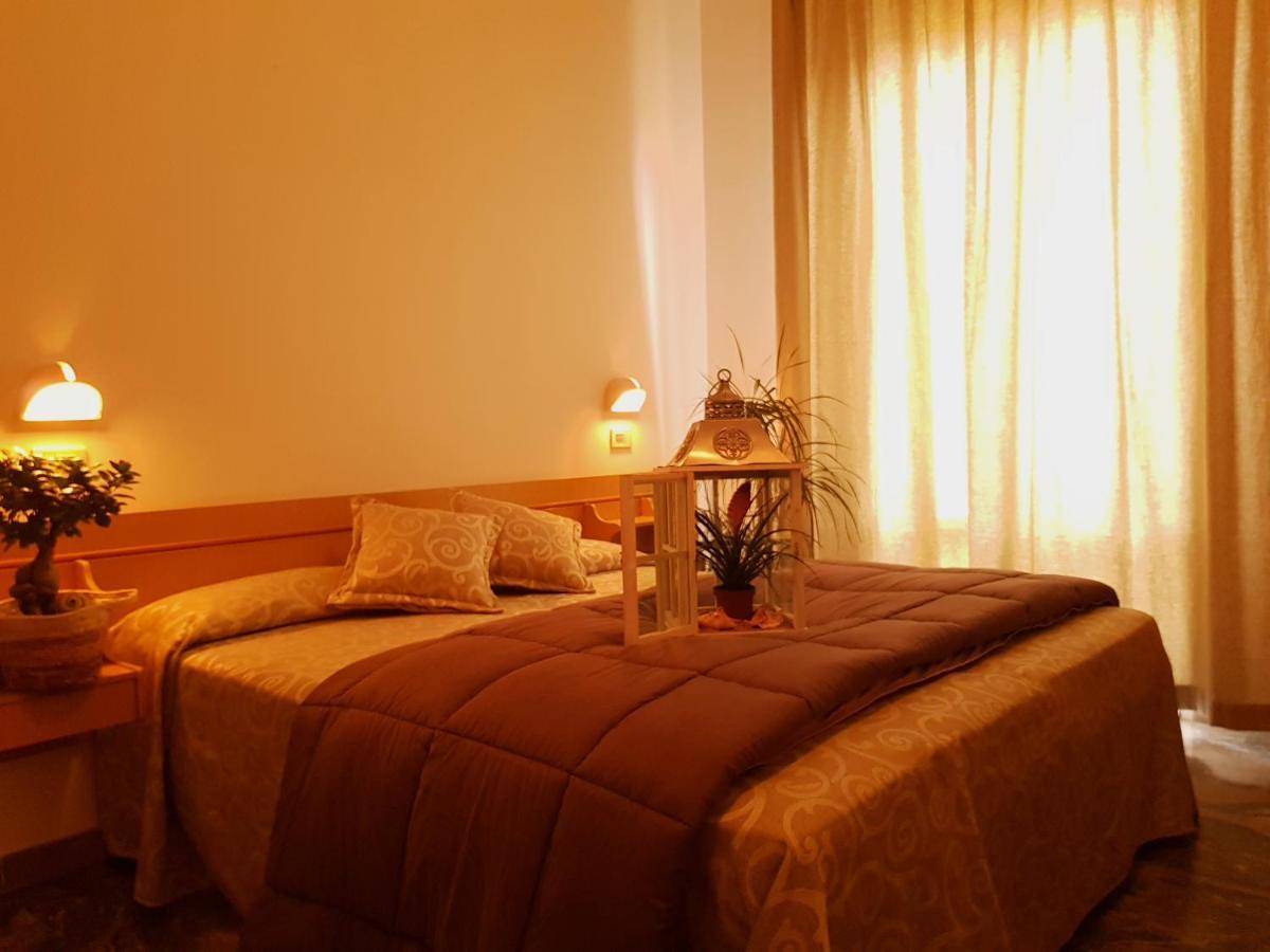 Hotel Romantica Rimini Esterno foto