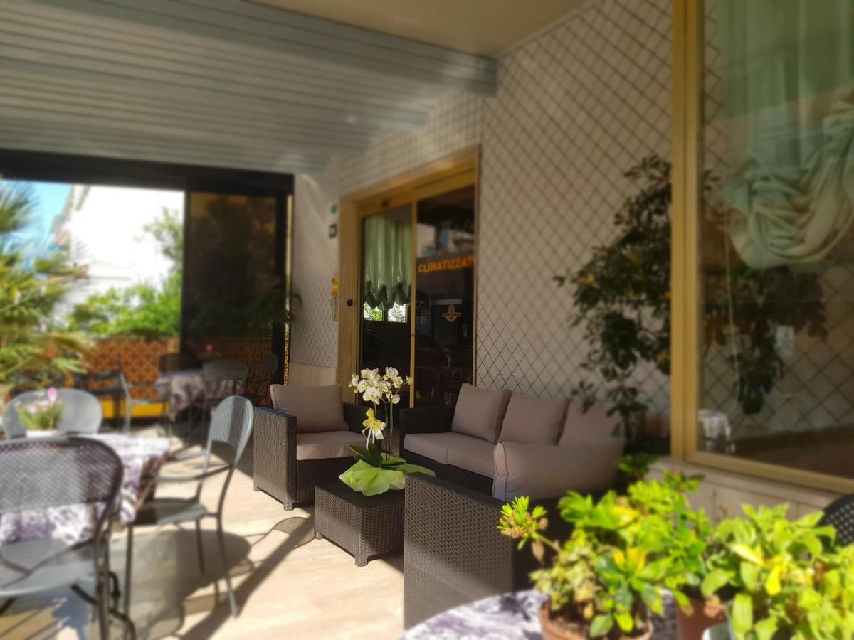 Hotel Romantica Rimini Esterno foto
