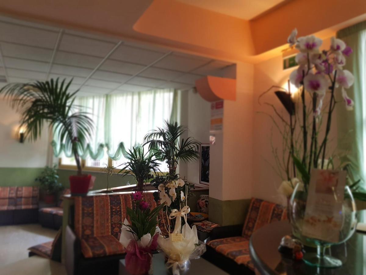 Hotel Romantica Rimini Esterno foto