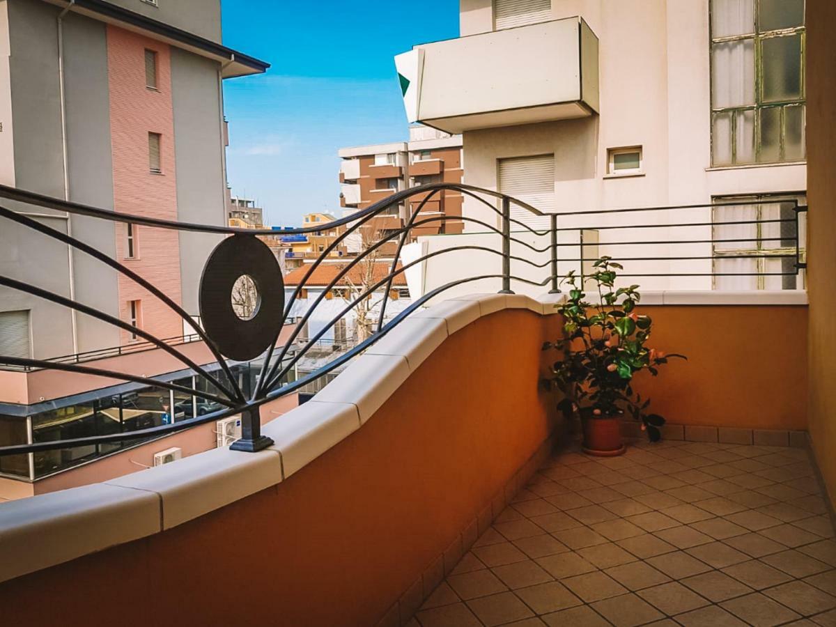 Hotel Romantica Rimini Esterno foto