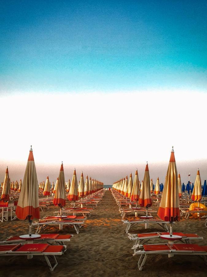 Hotel Romantica Rimini Esterno foto