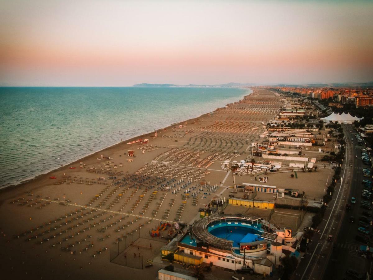 Hotel Romantica Rimini Esterno foto