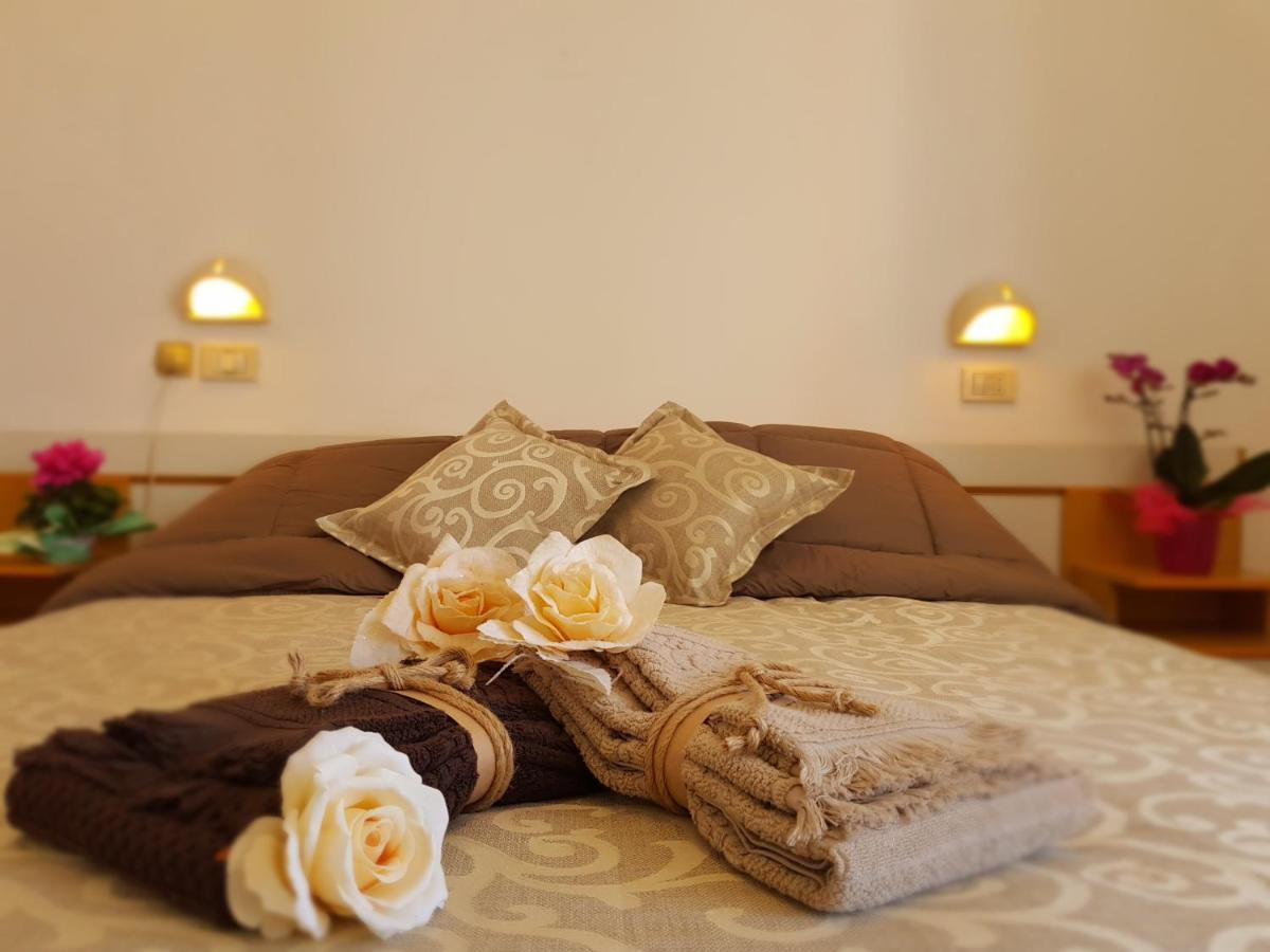Hotel Romantica Rimini Esterno foto
