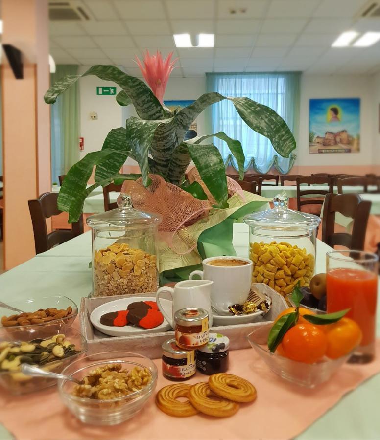 Hotel Romantica Rimini Esterno foto