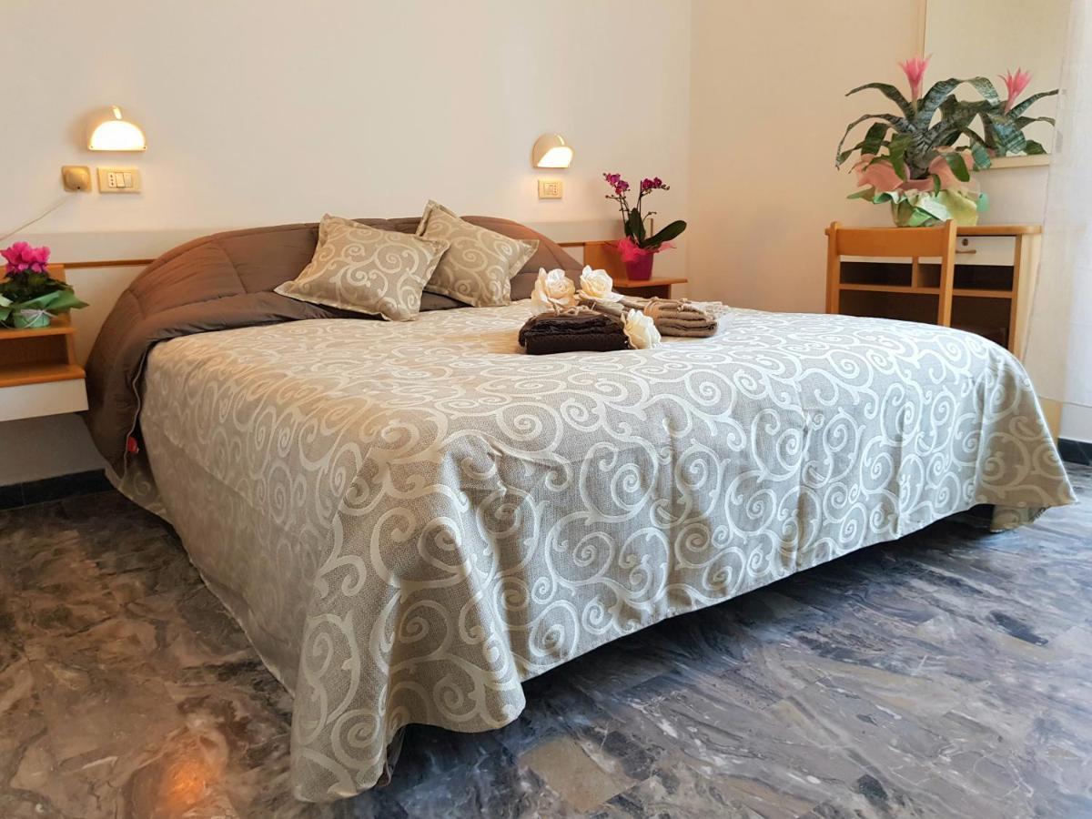 Hotel Romantica Rimini Esterno foto