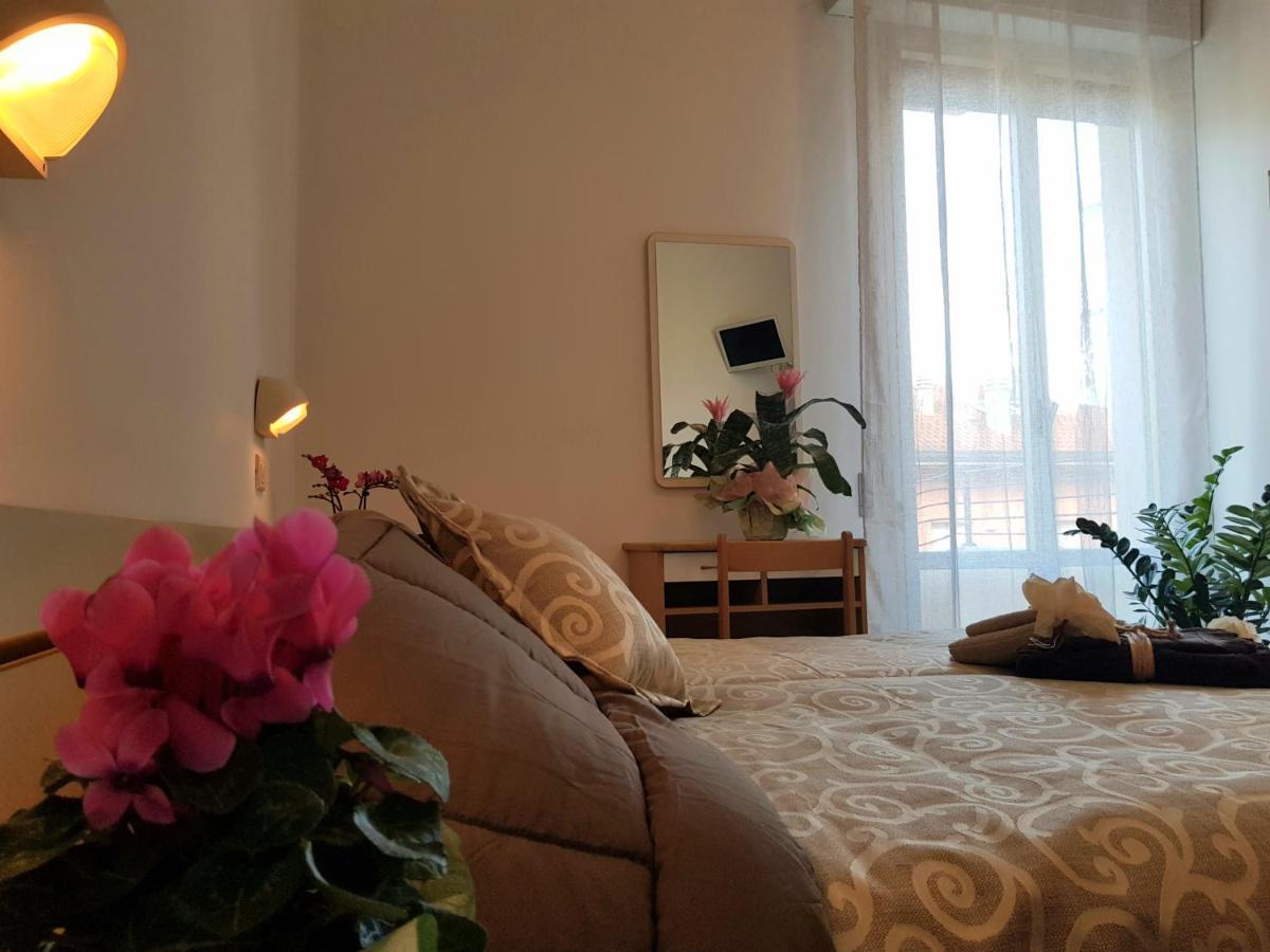 Hotel Romantica Rimini Esterno foto