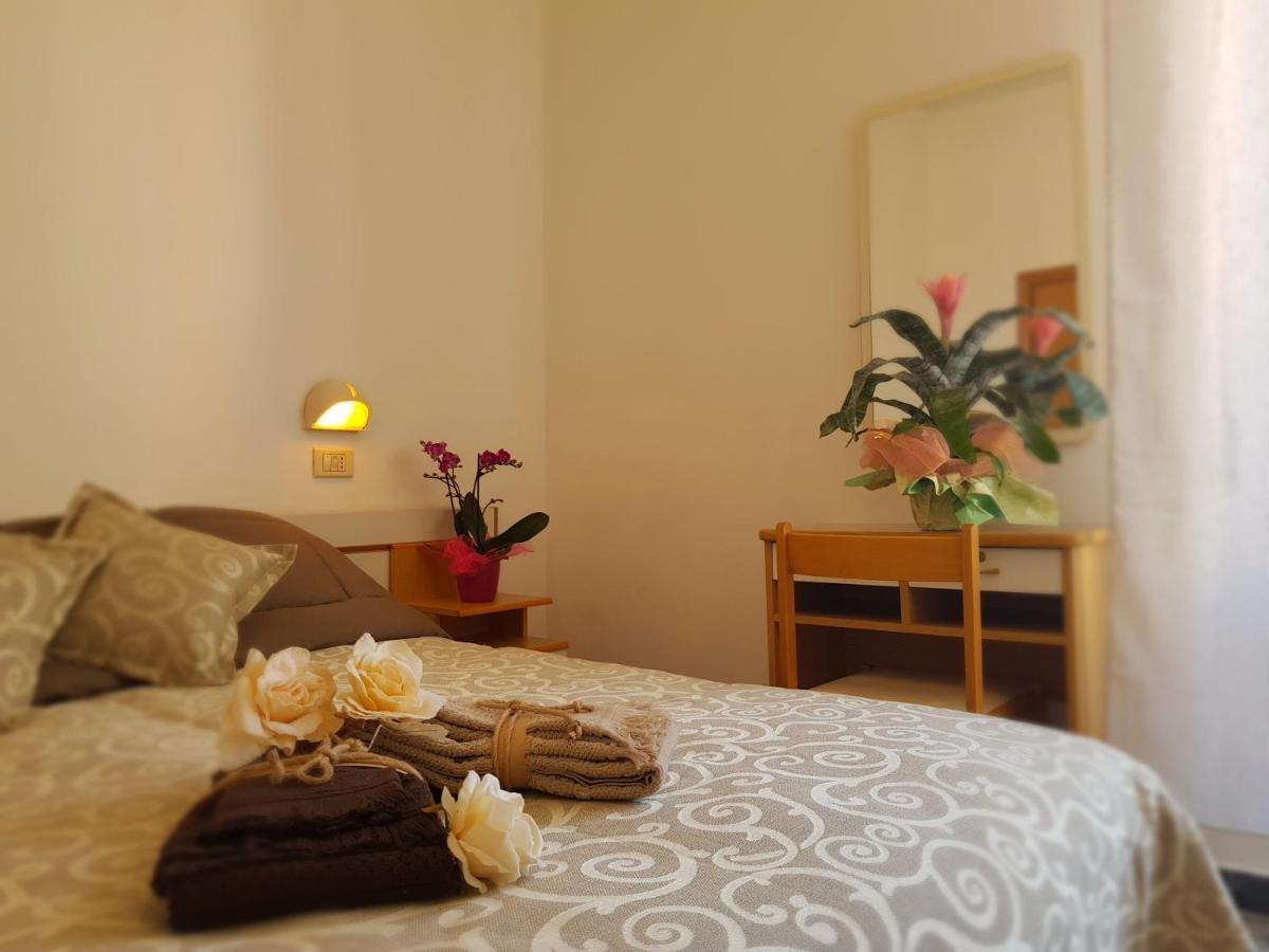Hotel Romantica Rimini Esterno foto