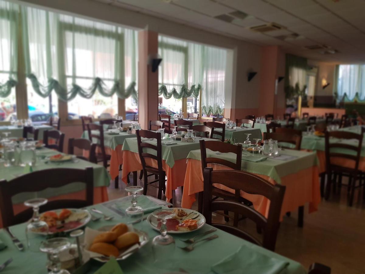 Hotel Romantica Rimini Esterno foto