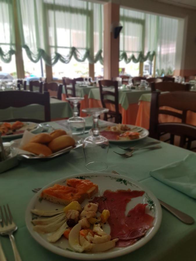 Hotel Romantica Rimini Esterno foto